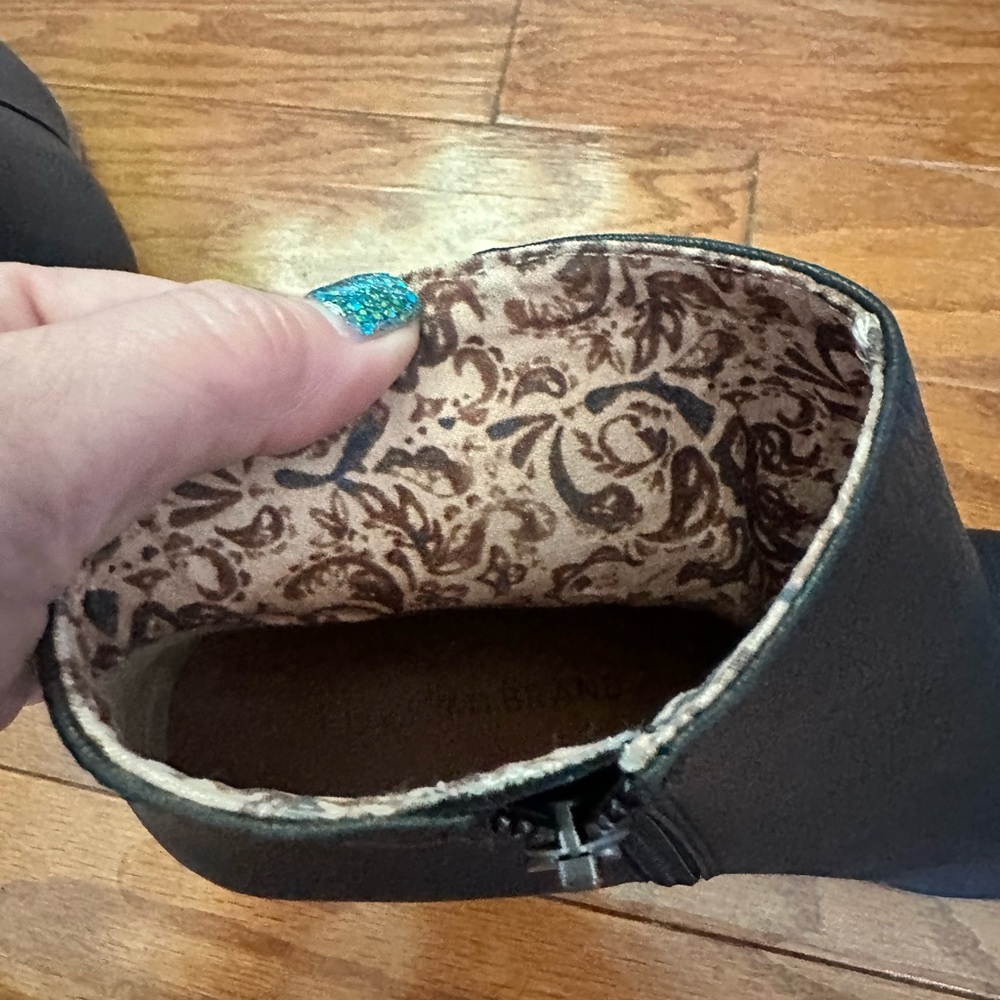 Lucky Brand Black Leather Ankle Booties with Stacked Heel NWT - Picture 7 of 8